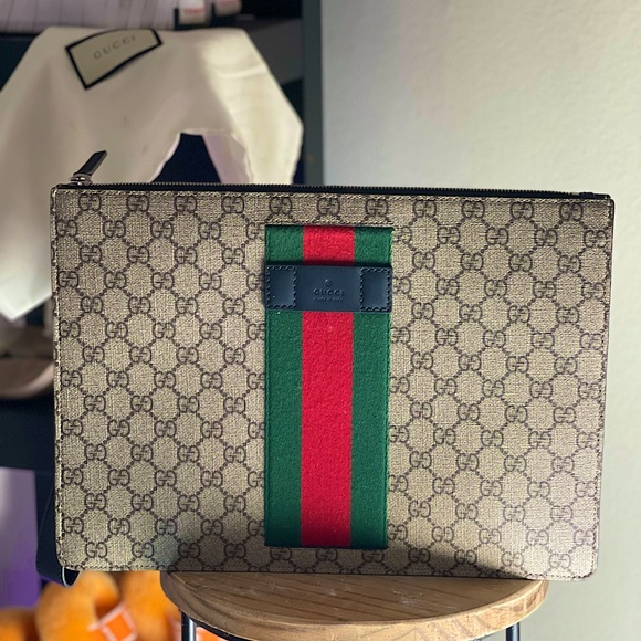 GUCCI GG SUPREME BESTIARY LARGE POUCH/CLUTCH - Picture 1 of 5